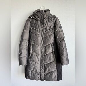 Calvin Klein Performance medium women’s ski jacket made with down feathers.